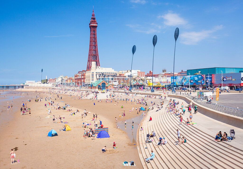 Blackpool-Tower-Blackpool-beach-and-seafront